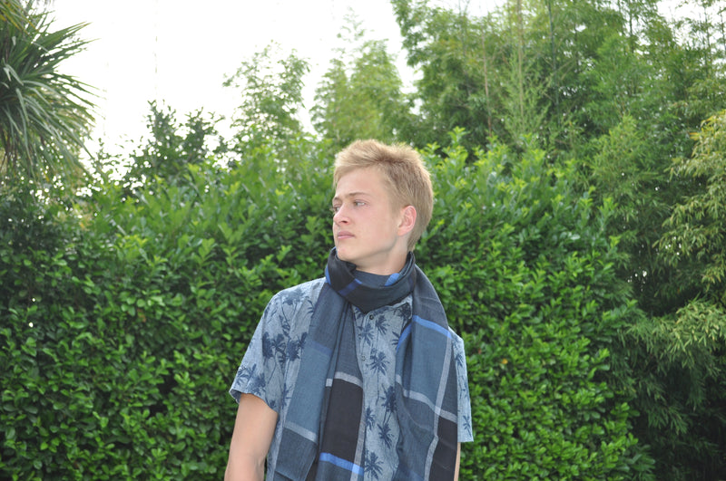 Fine stole in pure authentic cashmere with silk stripes large checks black, blue and grey